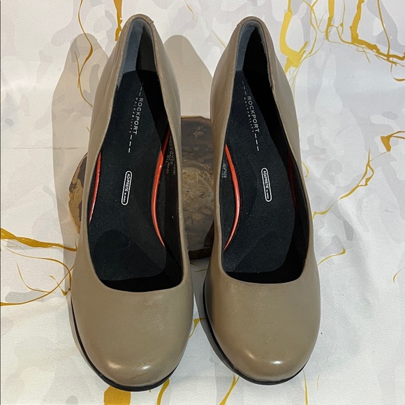 Rockport Women's Taupe Heels - Picture 4 of 14